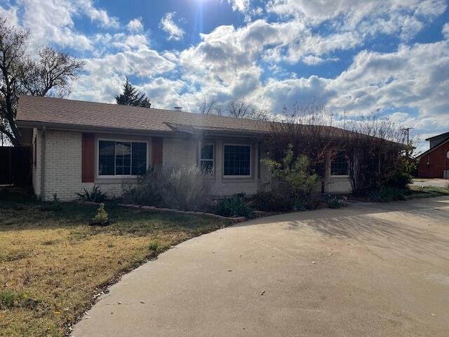 200 East 23rd Street Littlefield, TX 79339 - Photo 3 of 22 a view of a house with backyard and garden