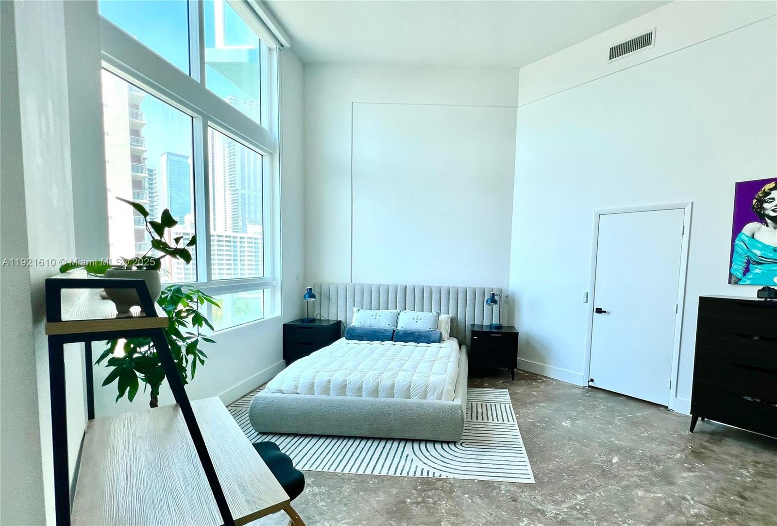 1900 North Bayshore Drive, Unit 909 Miami, FL 33132 - Photo 14 of 23 a living room with furniture and a flat screen tv