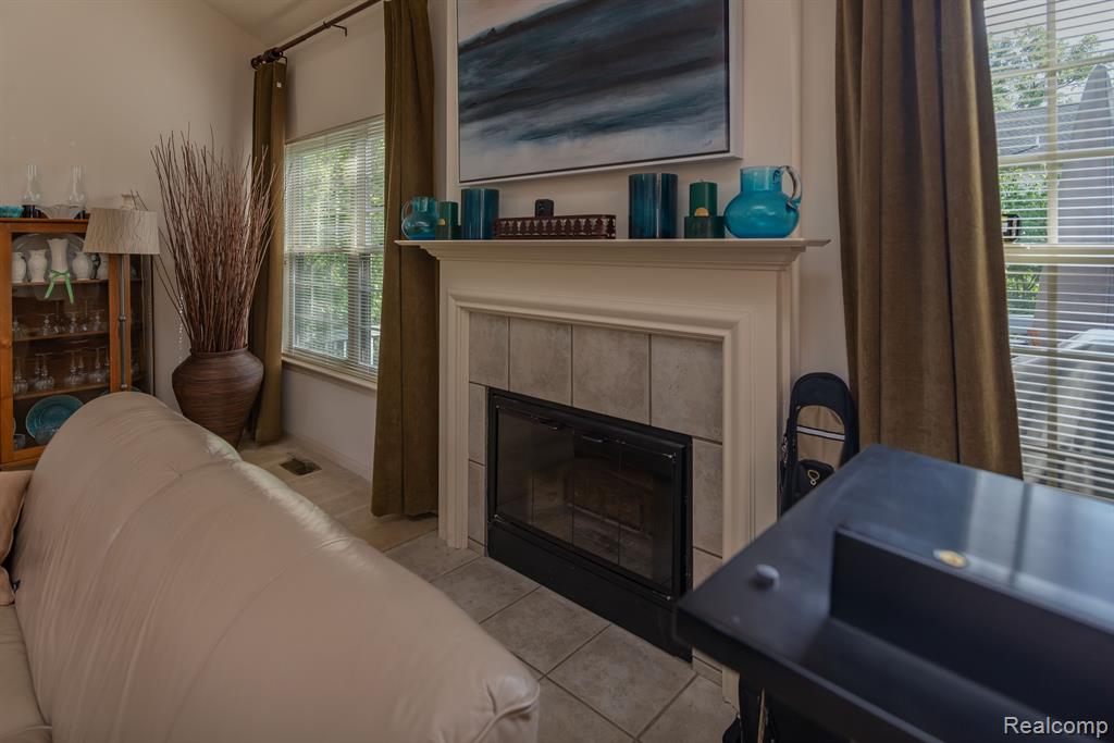 29241 Autumn Ridge Farmington Hills, MI 48334 - Photo 6 of 25