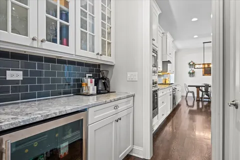 $1,500,000 | 995 Harvard Court, Highland Park, IL 60035