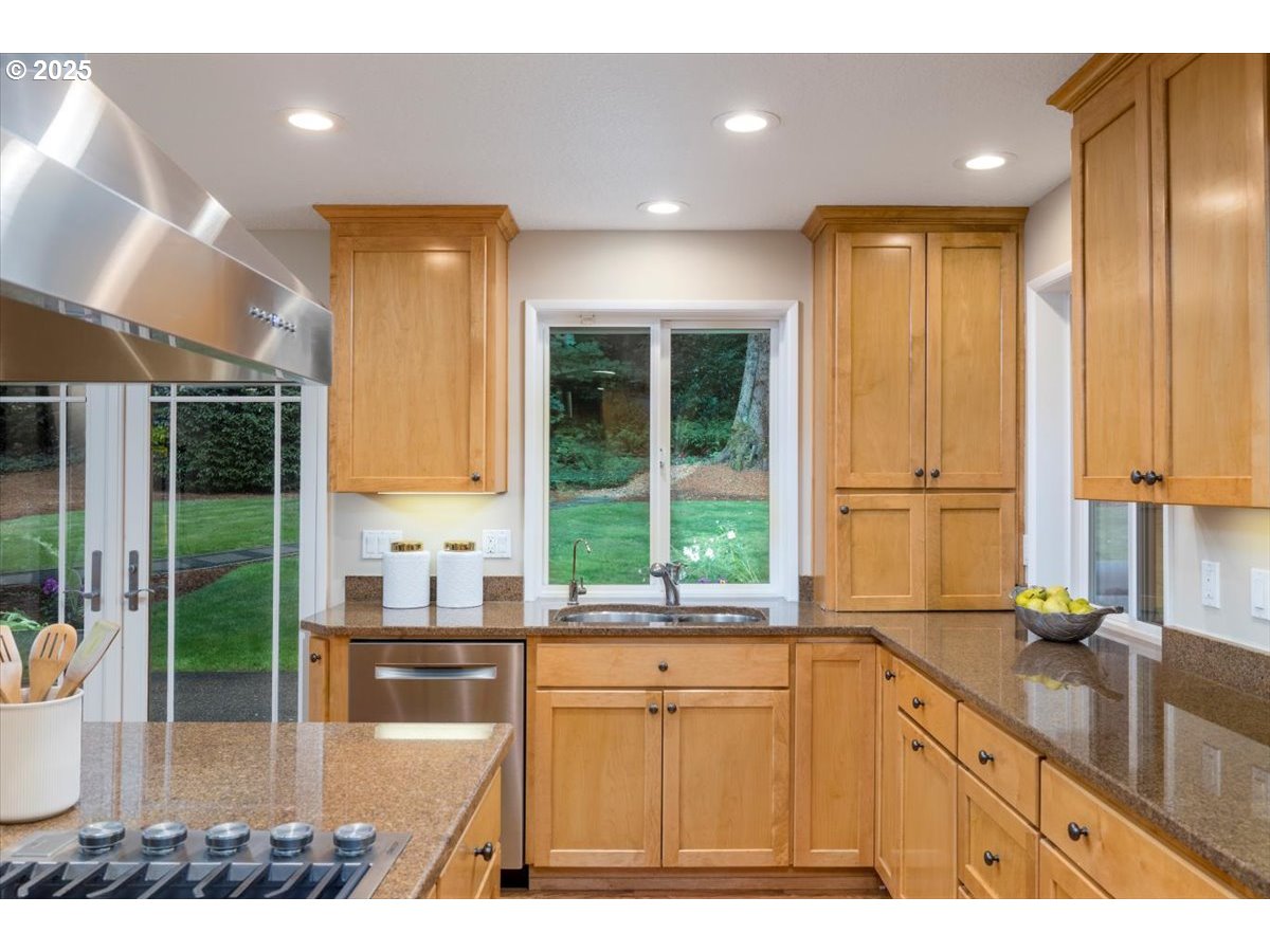 1622 Southwest Midvale Road Portland, OR 97219 - Photo 11 of 48 Kitchen