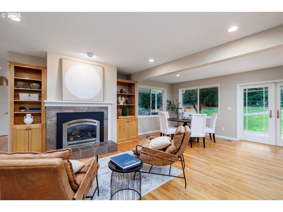 1622 Southwest Midvale Road Portland, OR 97219 - Photo 12 of 48 Kitchen/Nook