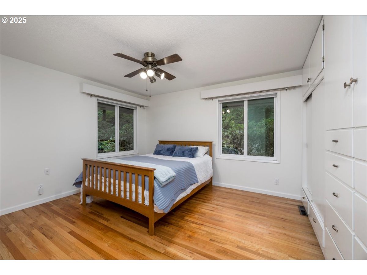 1622 Southwest Midvale Road Portland, OR 97219 - Photo 18 of 48 Bedroom