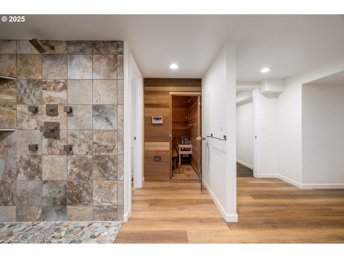 1622 Southwest Midvale Road Portland, OR 97219 - Photo 29 of 48 Sauna