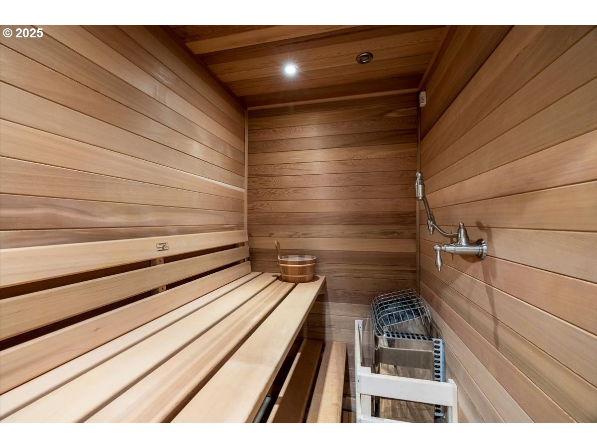 1622 Southwest Midvale Road Portland, OR 97219 - Photo 30 of 48 Sauna