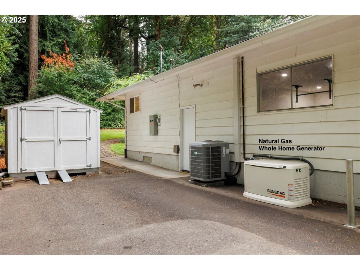 1622 Southwest Midvale Road Portland, OR 97219 - Photo 38 of 48 Shed