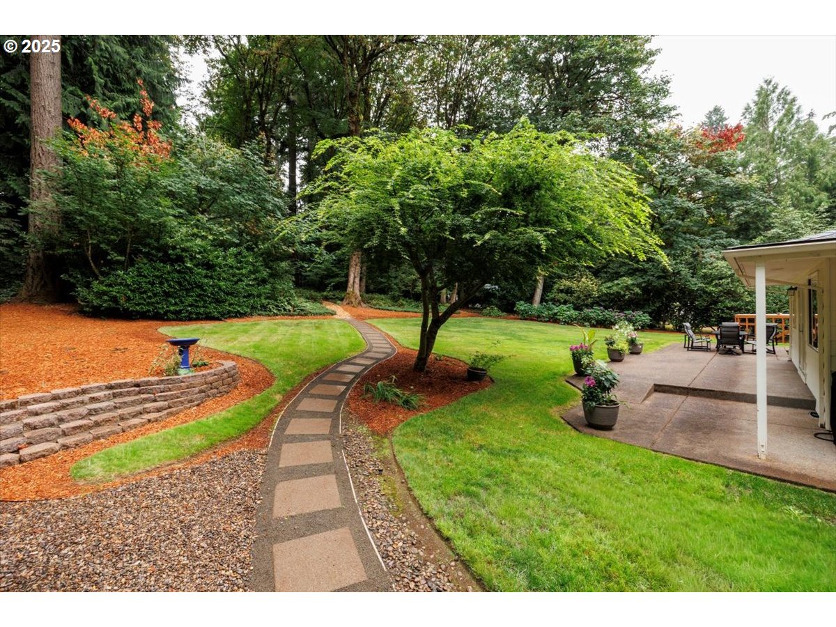 1622 Southwest Midvale Road Portland, OR 97219 - Photo 40 of 48 Backyard