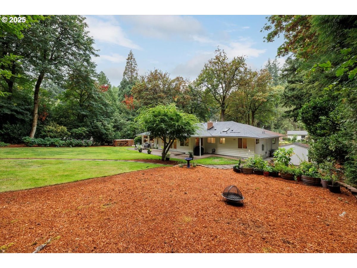 1622 Southwest Midvale Road Portland, OR 97219 - Photo 43 of 48 Backyard