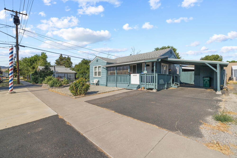 1633 Division Street Klamath Falls, OR 97601 - Photo 5 of 69 1633DivisionSt-58