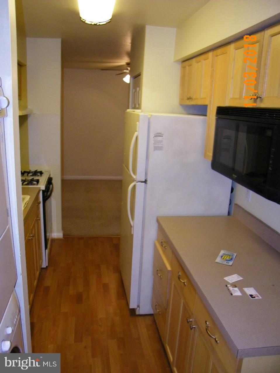 11228 Chestnut Grove Square, Unit 129 Reston, VA 20190 - Photo 12 of 12 Kitchen