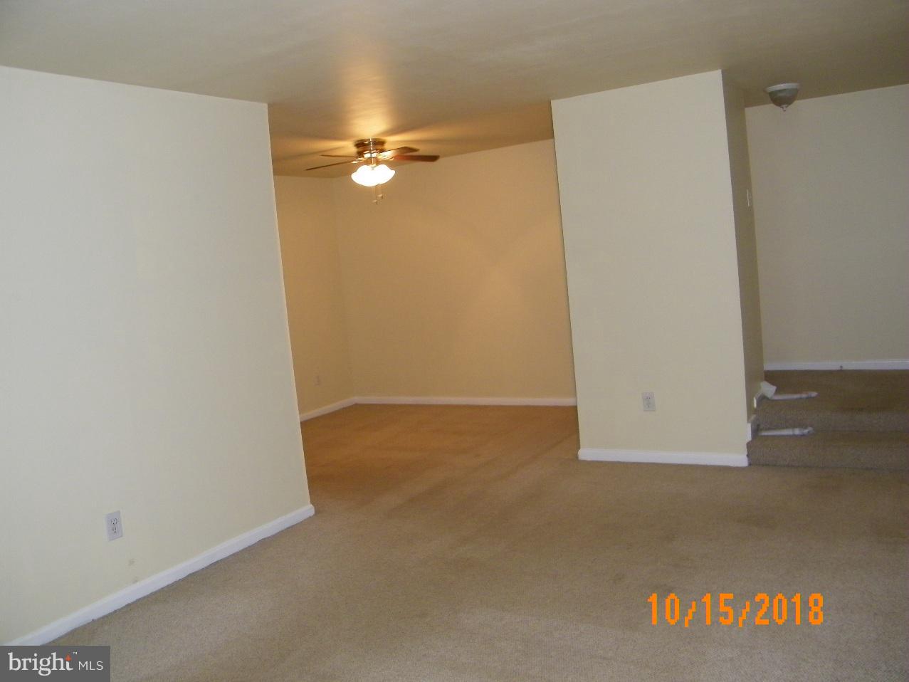 11228 Chestnut Grove Square, Unit 129 Reston, VA 20190 - Photo 6 of 12 Living Room