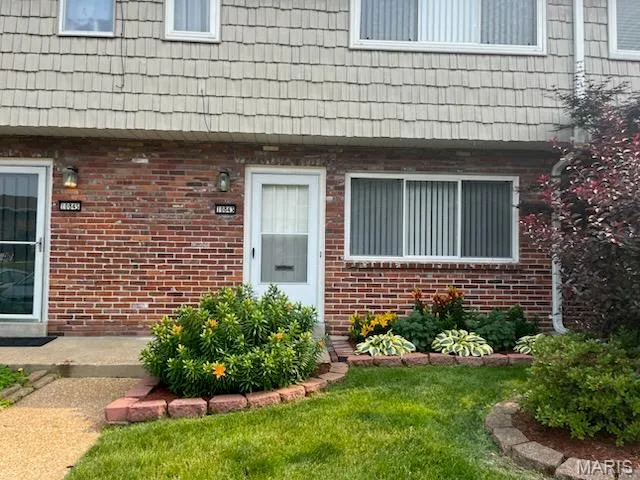 $179,900 | 10843 Carroll Wood Way, St. Louis, MO 63128