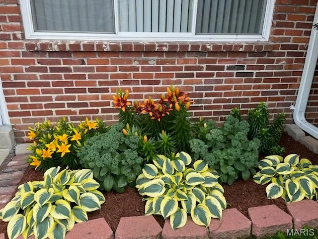 $179,900 | 10843 Carroll Wood Way, St. Louis, MO 63128