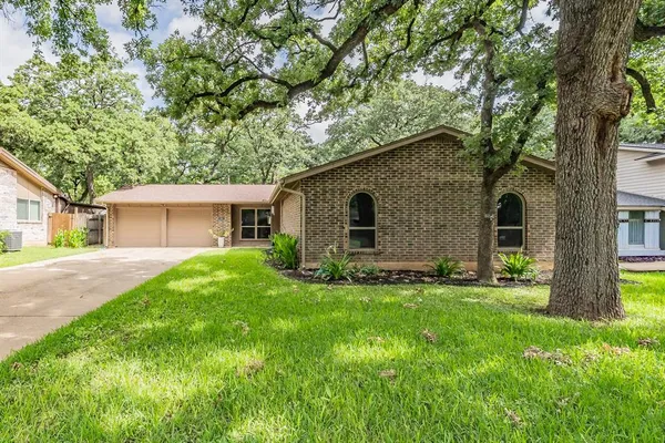 $365,000 | 3311 Somerset Drive, Arlington, TX 76013