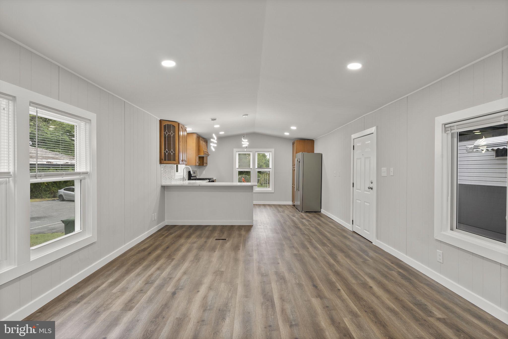 635 Sunset Strip Brooklyn, MD 21225 - Photo 11 of 27