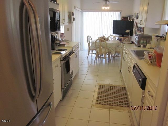 10375 Sunset Bend Drive Boca Raton, FL 33428 - Photo 5 of 15 kitchen