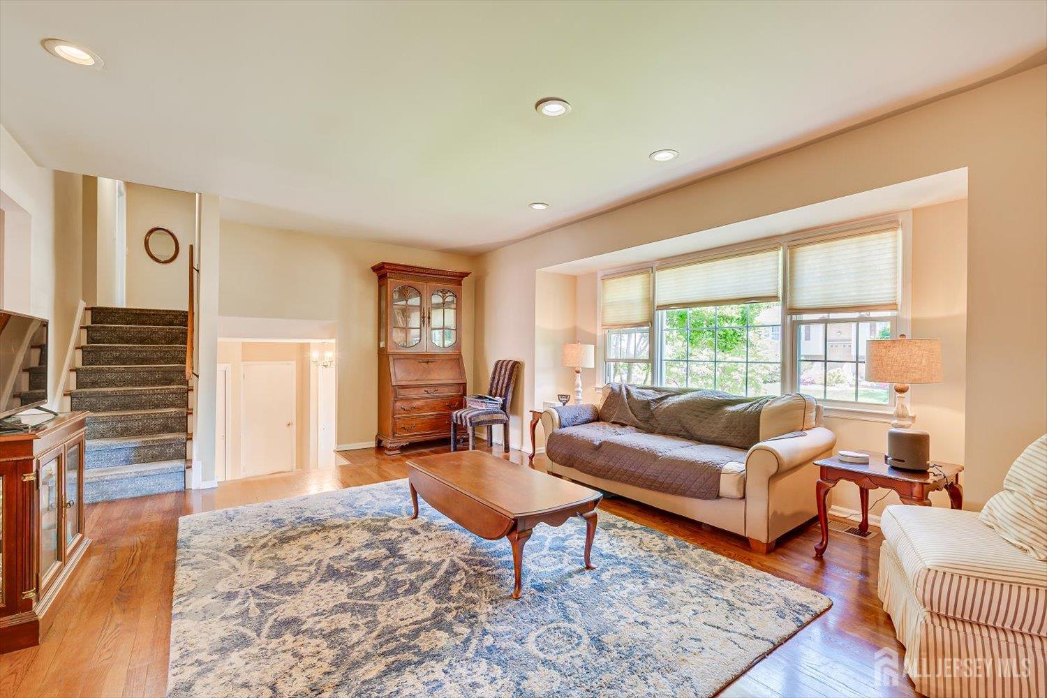 27 Eileen Way Edison, NJ 08837 - Photo 17 of 42