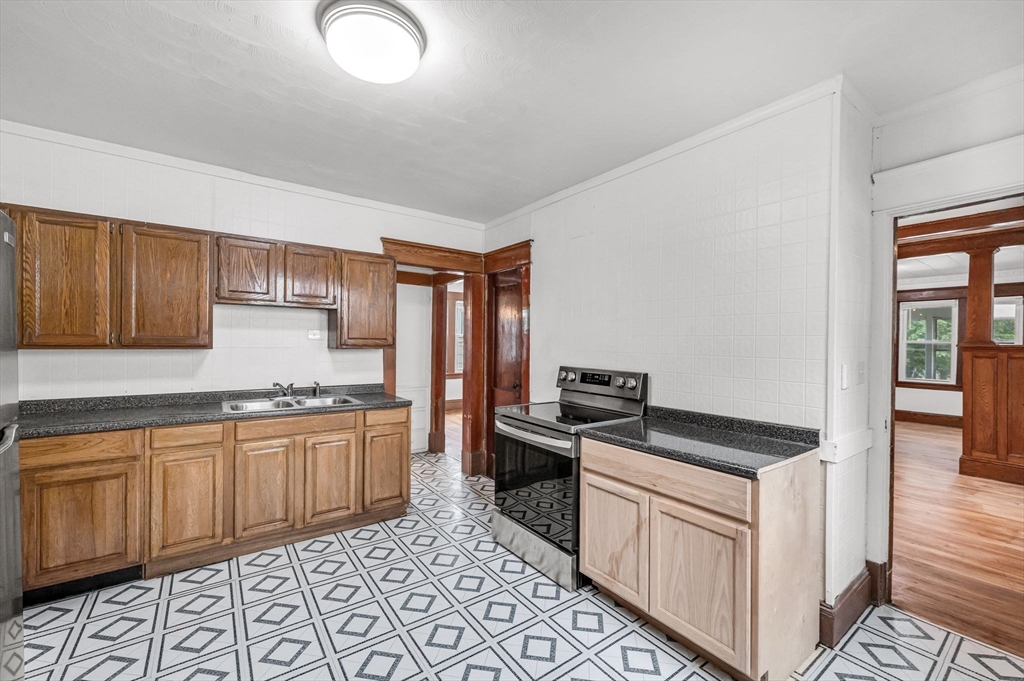 27 Appleton Street, Unit 1 Springfield, MA 01108 - Photo 12 of 28