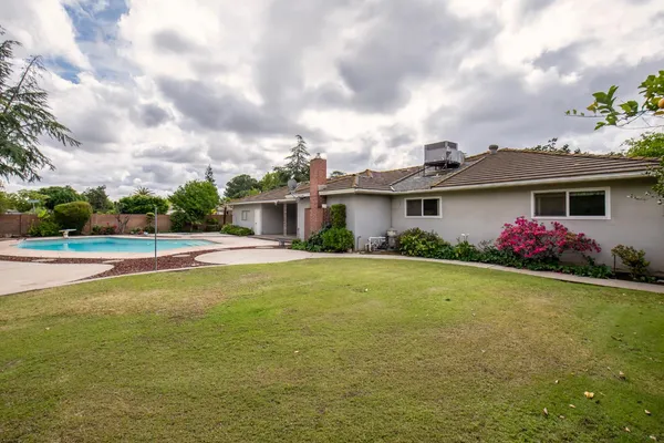 $499,000 | 1620 West Vartikian Avenue, Fresno, CA 93711