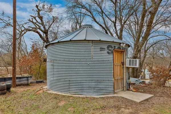 $899,000 | 9120 Farm To Market Road 1201, Gainesville, TX 76240