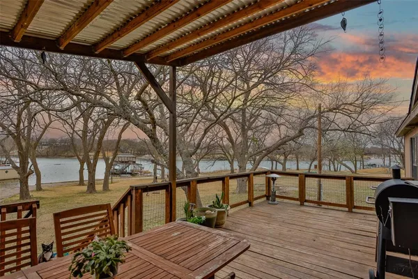 $899,000 | 9120 Farm To Market Road 1201, Gainesville, TX 76240
