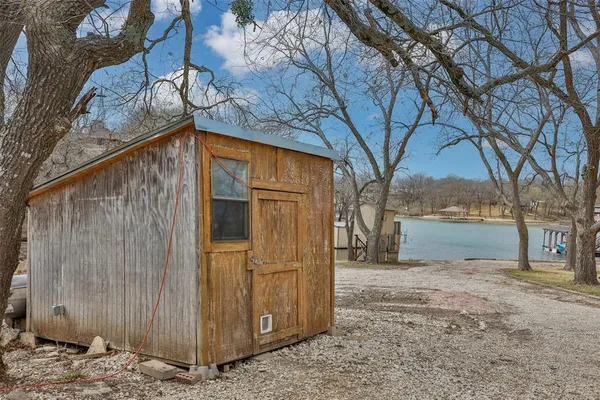 $899,000 | 9120 Farm To Market Road 1201, Gainesville, TX 76240