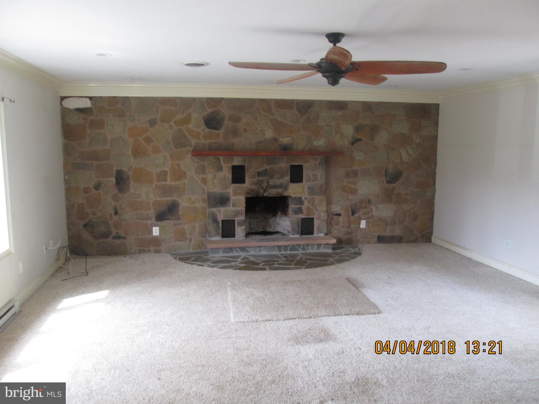 18360 Manor Church Road Boonsboro, MD 21713 - Photo 3 of 19 Family Room