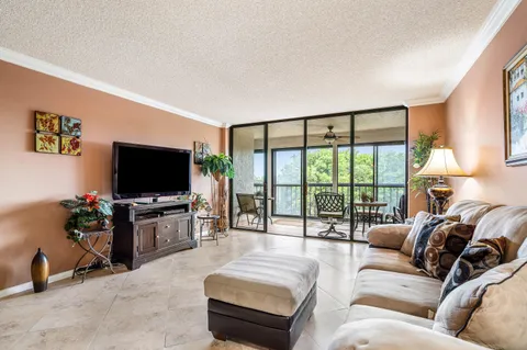 $195,000 | 6620 Boca Del Mar Drive, Unit 507, Boca Raton, FL 33433