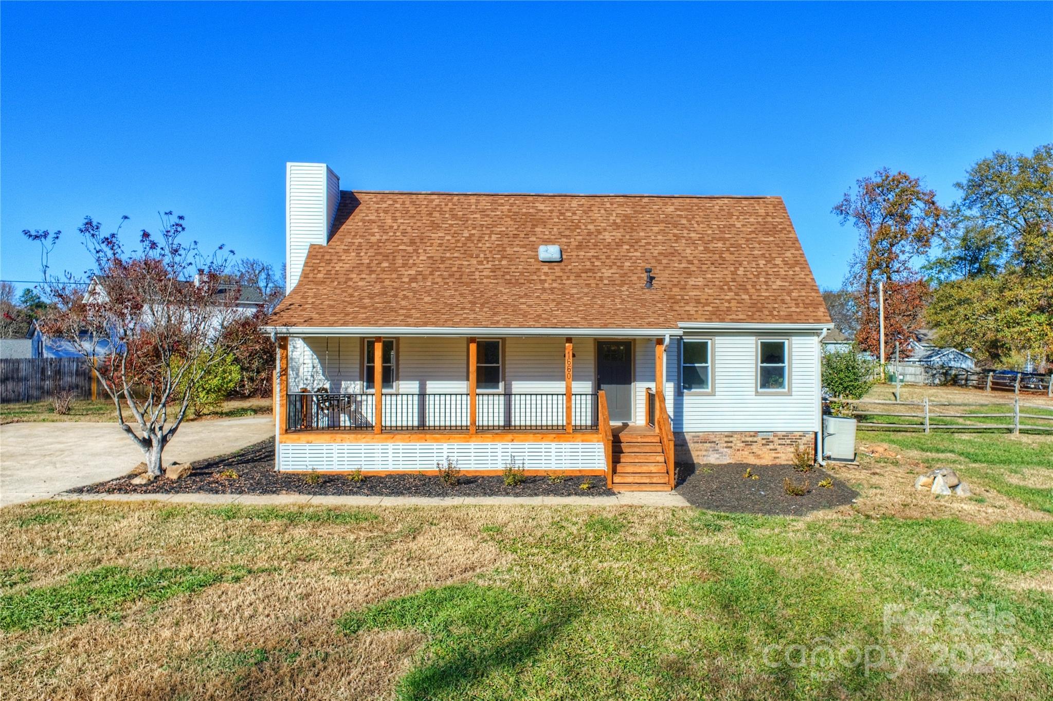 1660 Willowbrook Drive Fort Mill, SC 29708 - Photo 2 of 29 front view of a house with a yard