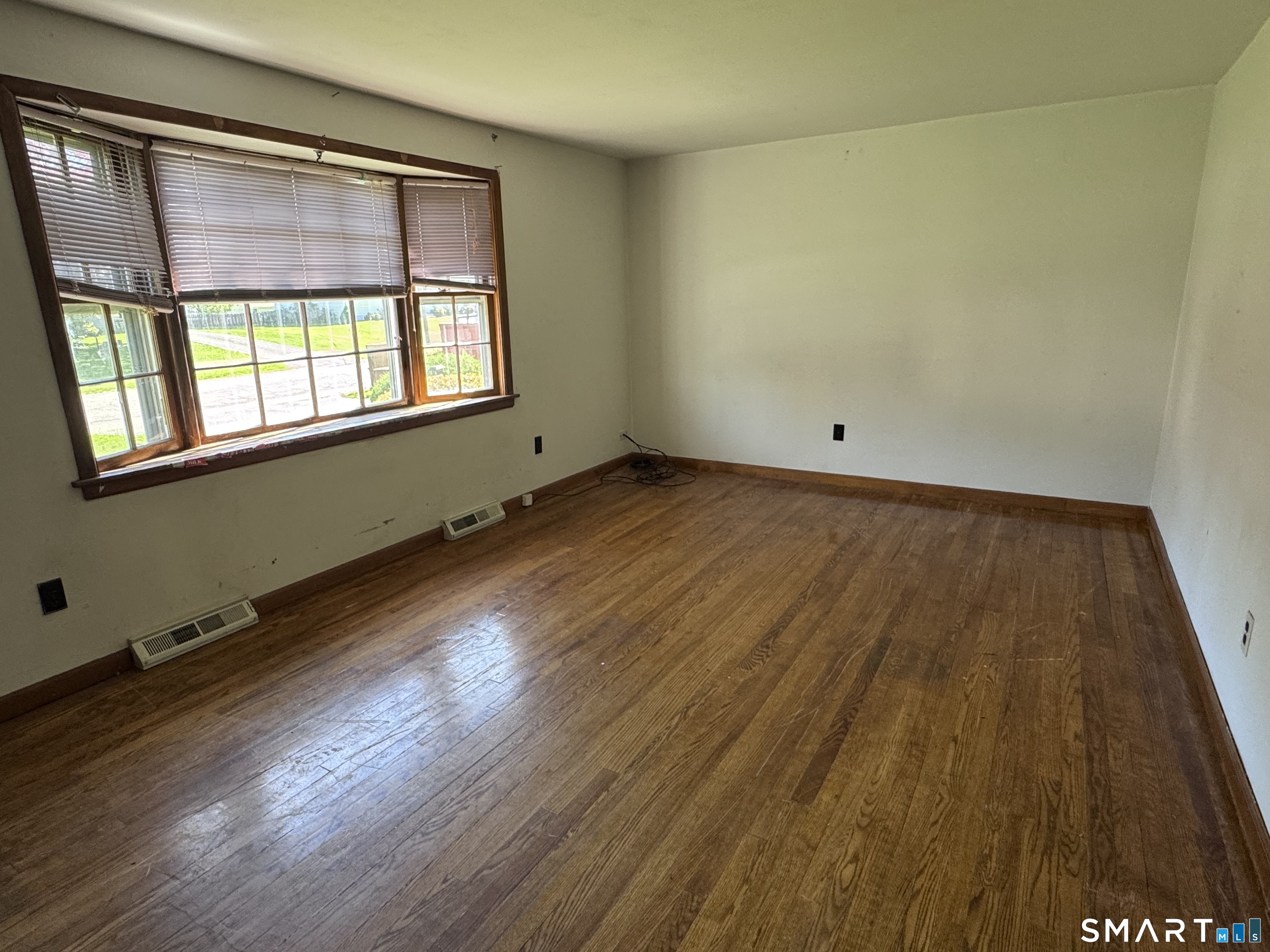 33 Thomas Street Windsor Locks, CT 06096 - Photo 9 of 33