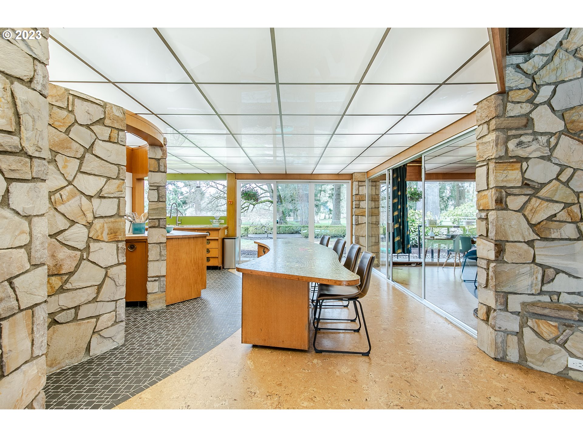 85124 Cloverdale Road Creswell, OR 97426 - Photo 16 of 48 a living room with a large window