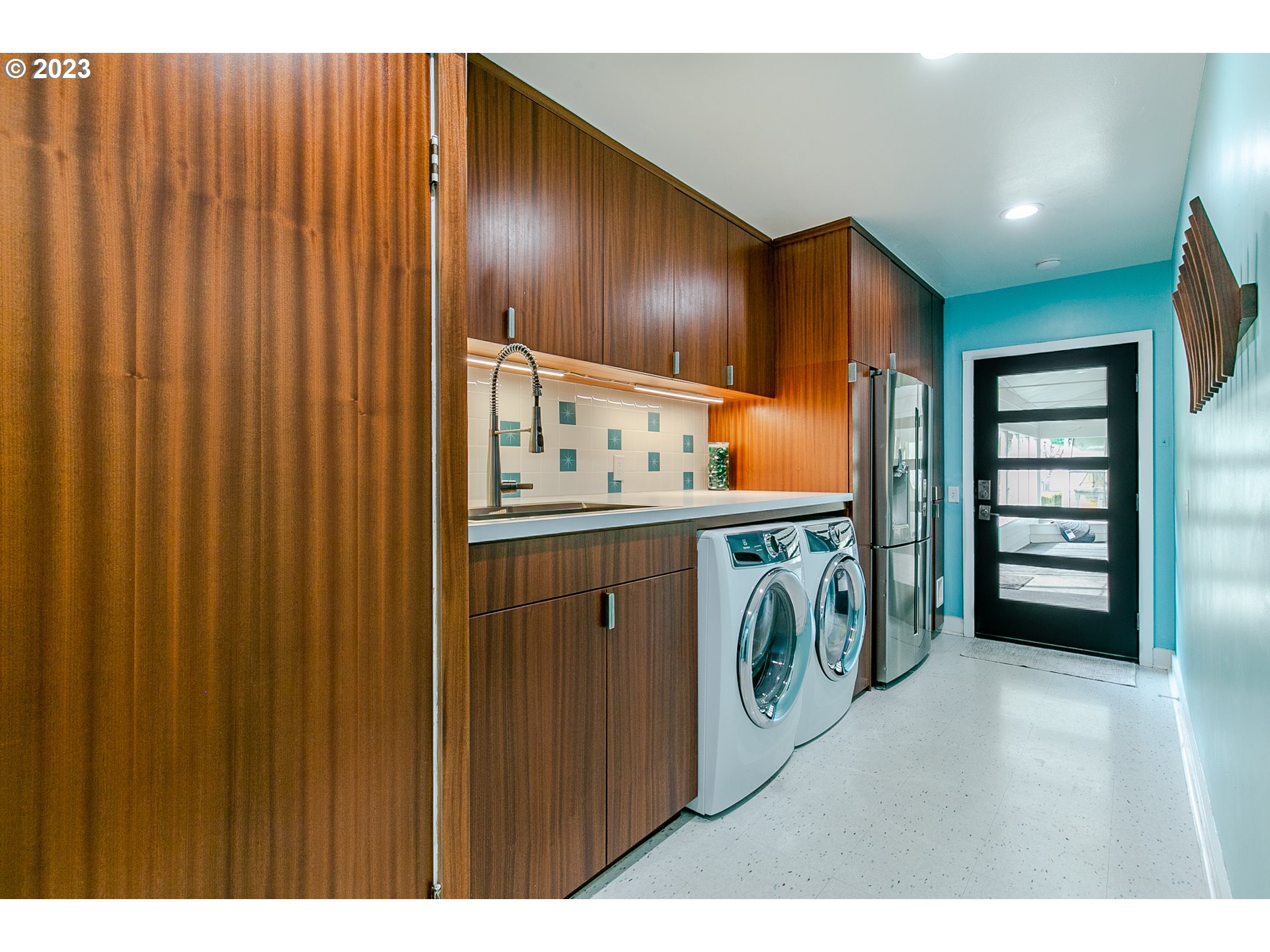 85124 Cloverdale Road Creswell, OR 97426 - Photo 27 of 48 a utility room with dryer and washer