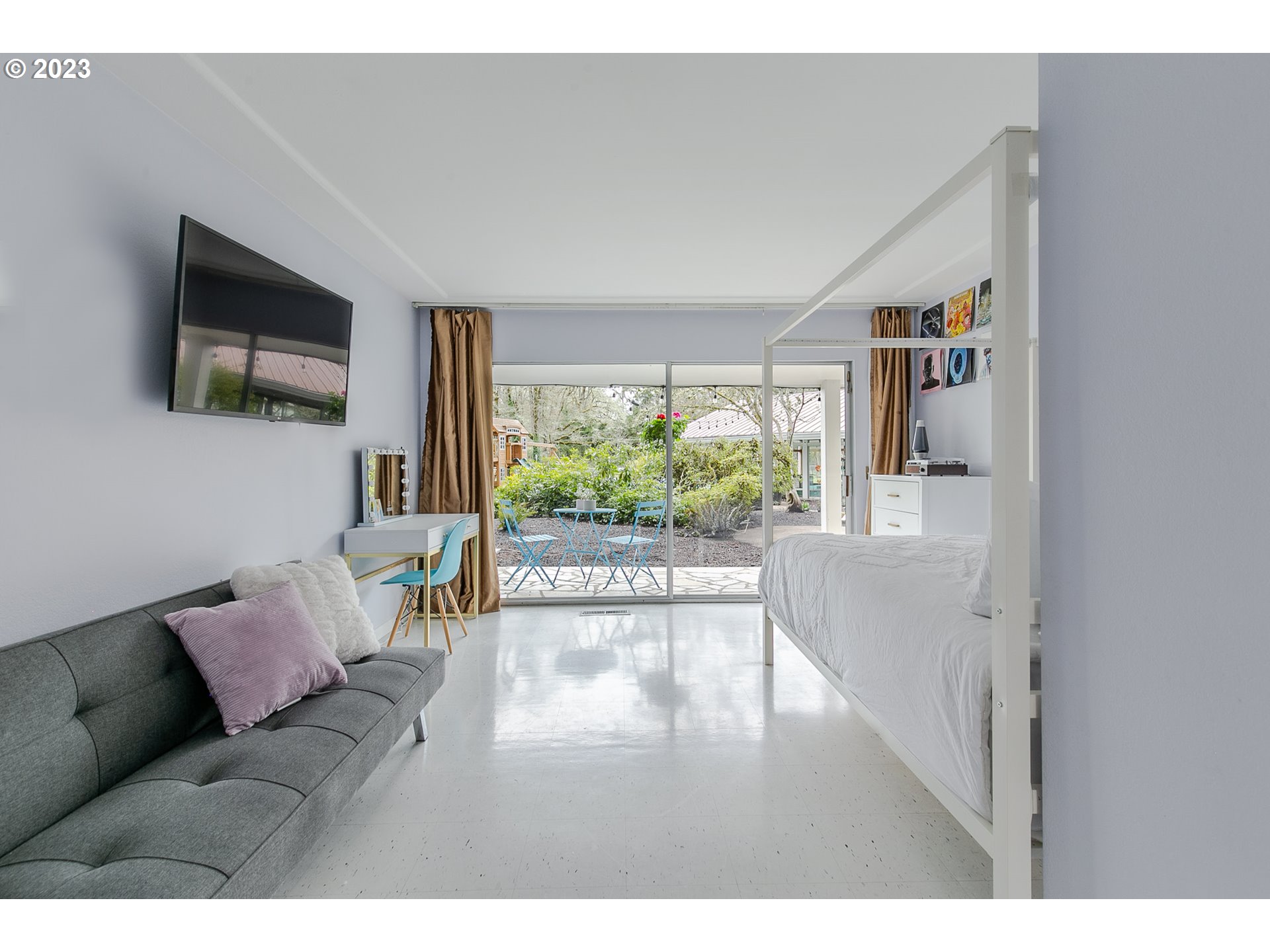 85124 Cloverdale Road Creswell, OR 97426 - Photo 30 of 48 a living room with furniture and a flat screen tv