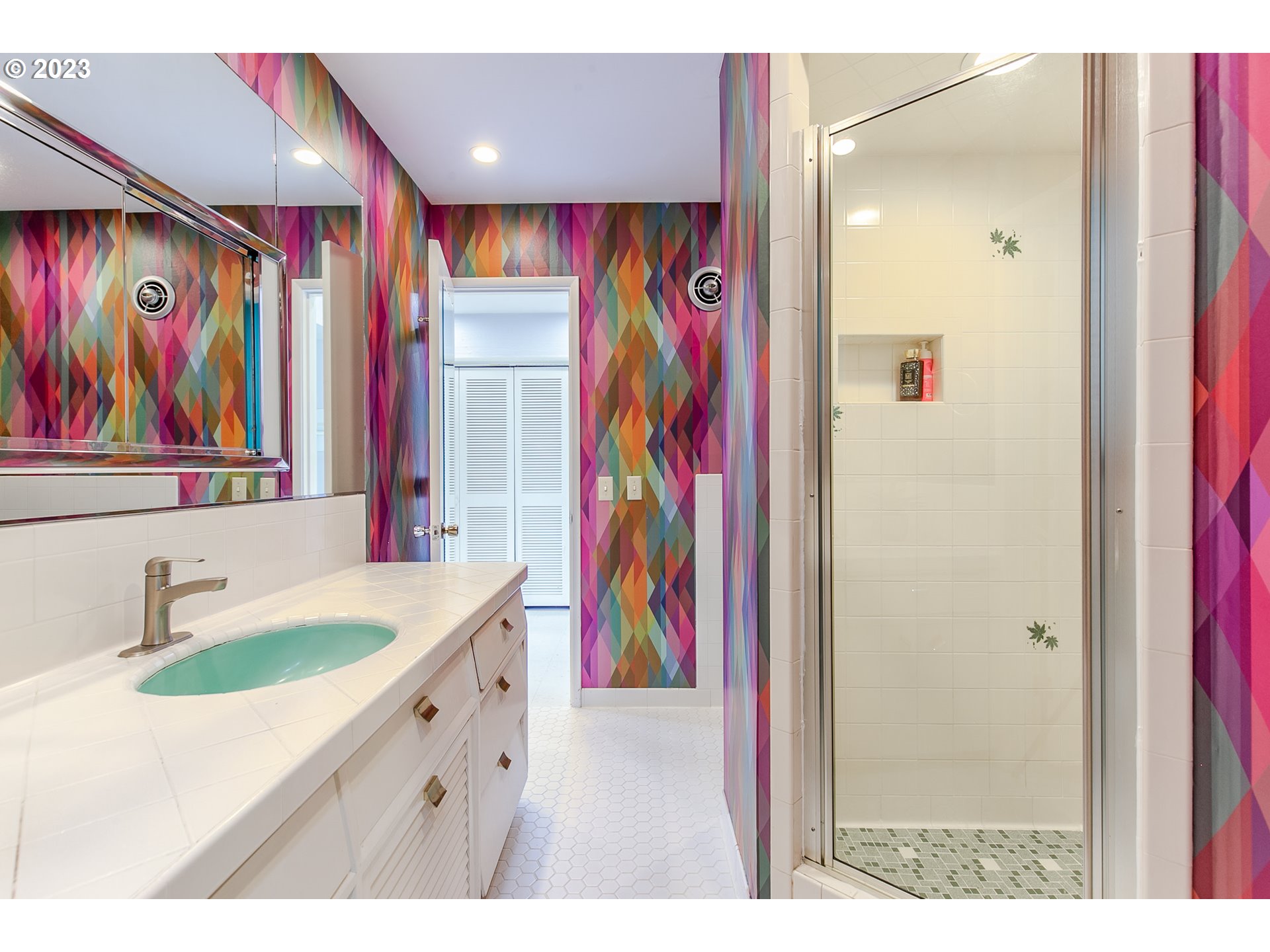 85124 Cloverdale Road Creswell, OR 97426 - Photo 31 of 48 a bathroom with a sink a mirror and a shower