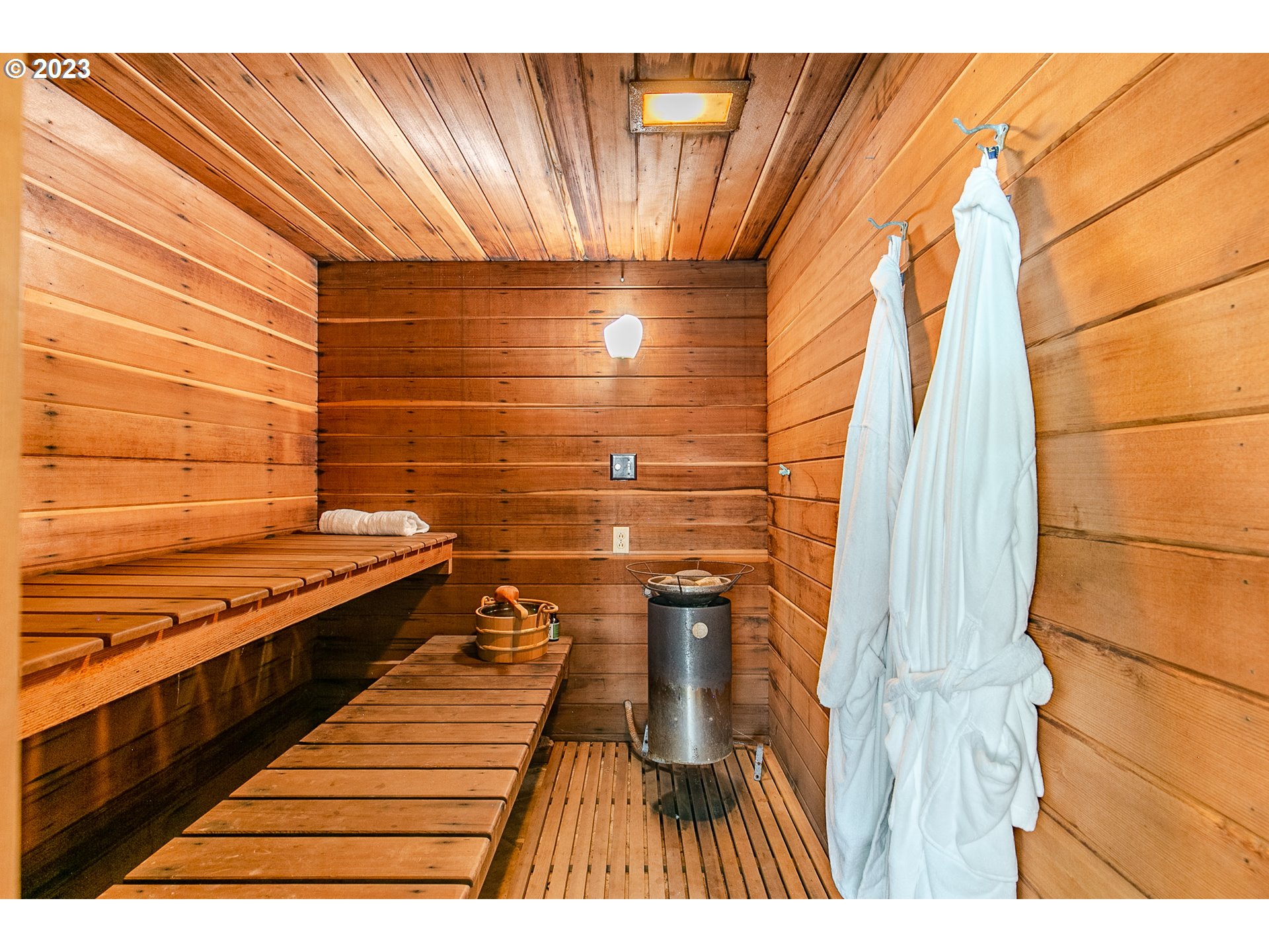 85124 Cloverdale Road Creswell, OR 97426 - Photo 38 of 48 a bathroom with a sink and a washing machine