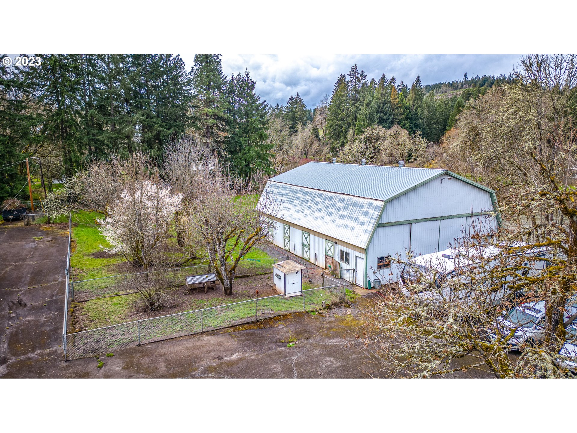 85124 Cloverdale Road Creswell, OR 97426 - Photo 46 of 48 a backyard of a house with lots of green space