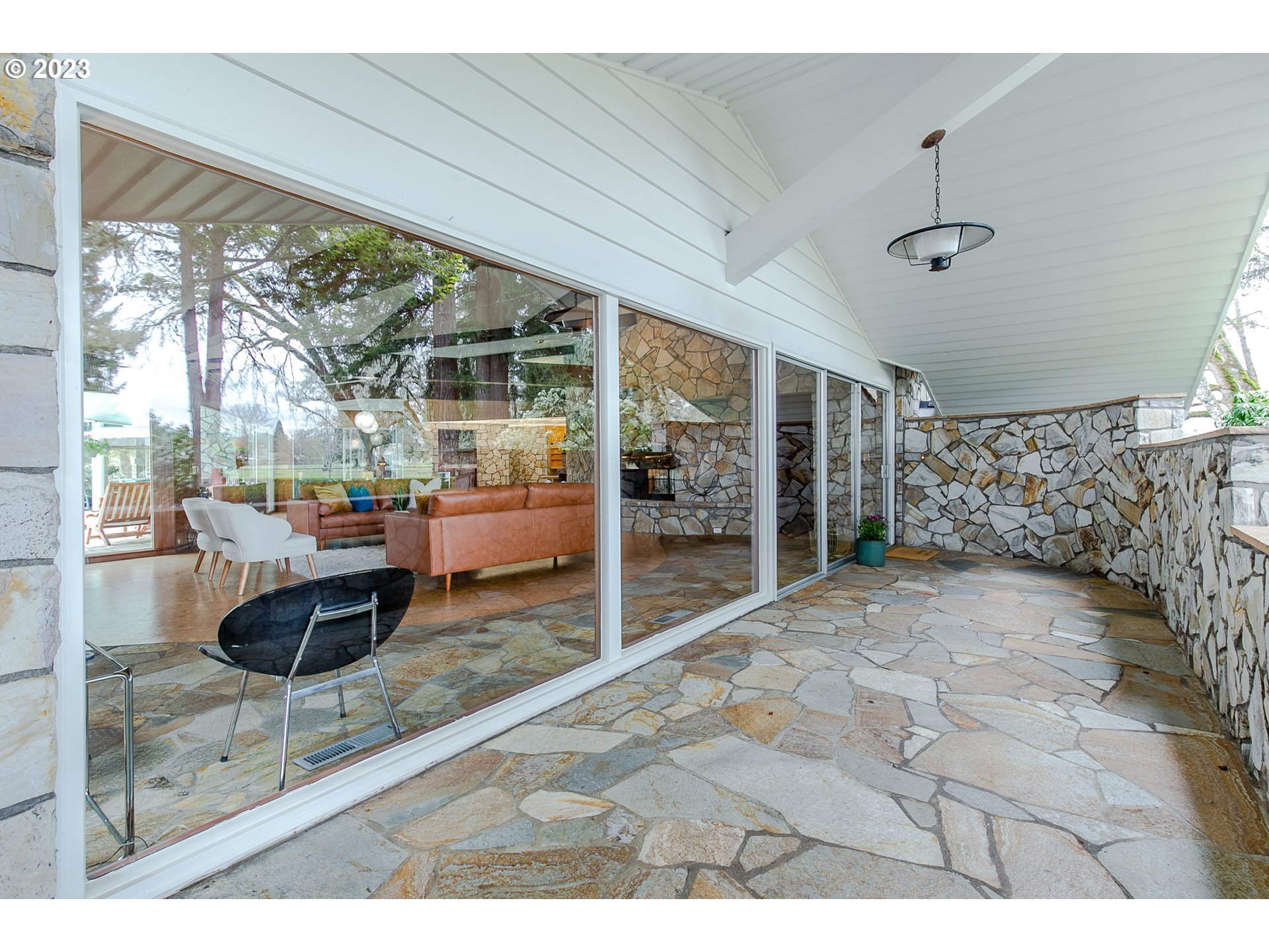 85124 Cloverdale Road Creswell, OR 97426 - Photo 8 of 48 a living room with a large window