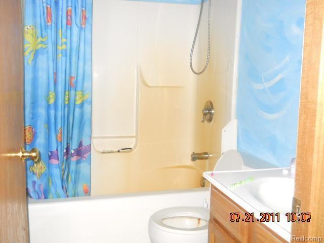 16161 Sheridan Road Clinton, MI 49236 - Photo 5 of 6 40405888 Bath