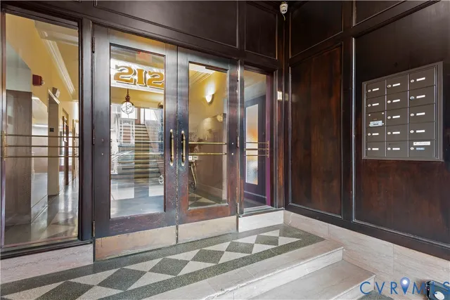 a view of entrance with a bookshelf