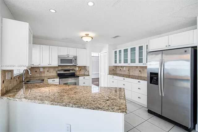 $4,700 | 14340 Southwest 90th Street, Miami, FL 33186