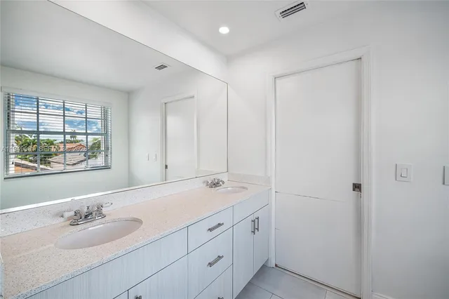 $4,700 | 14340 Southwest 90th Street, Miami, FL 33186