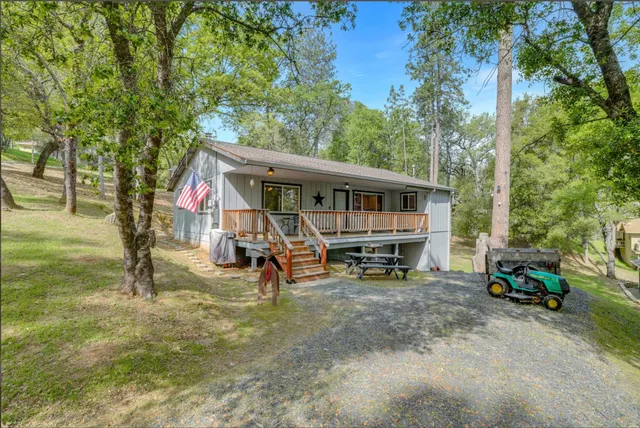 $344,000 | 18996 Digger Pine Street, Groveland, CA 95321