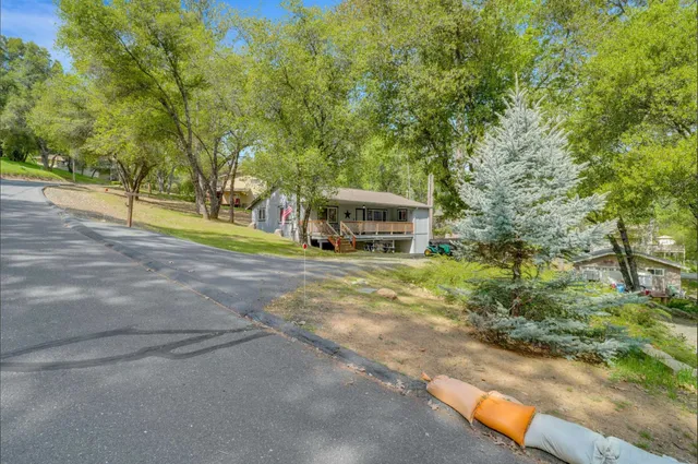 $344,000 | 18996 Digger Pine Street, Groveland, CA 95321