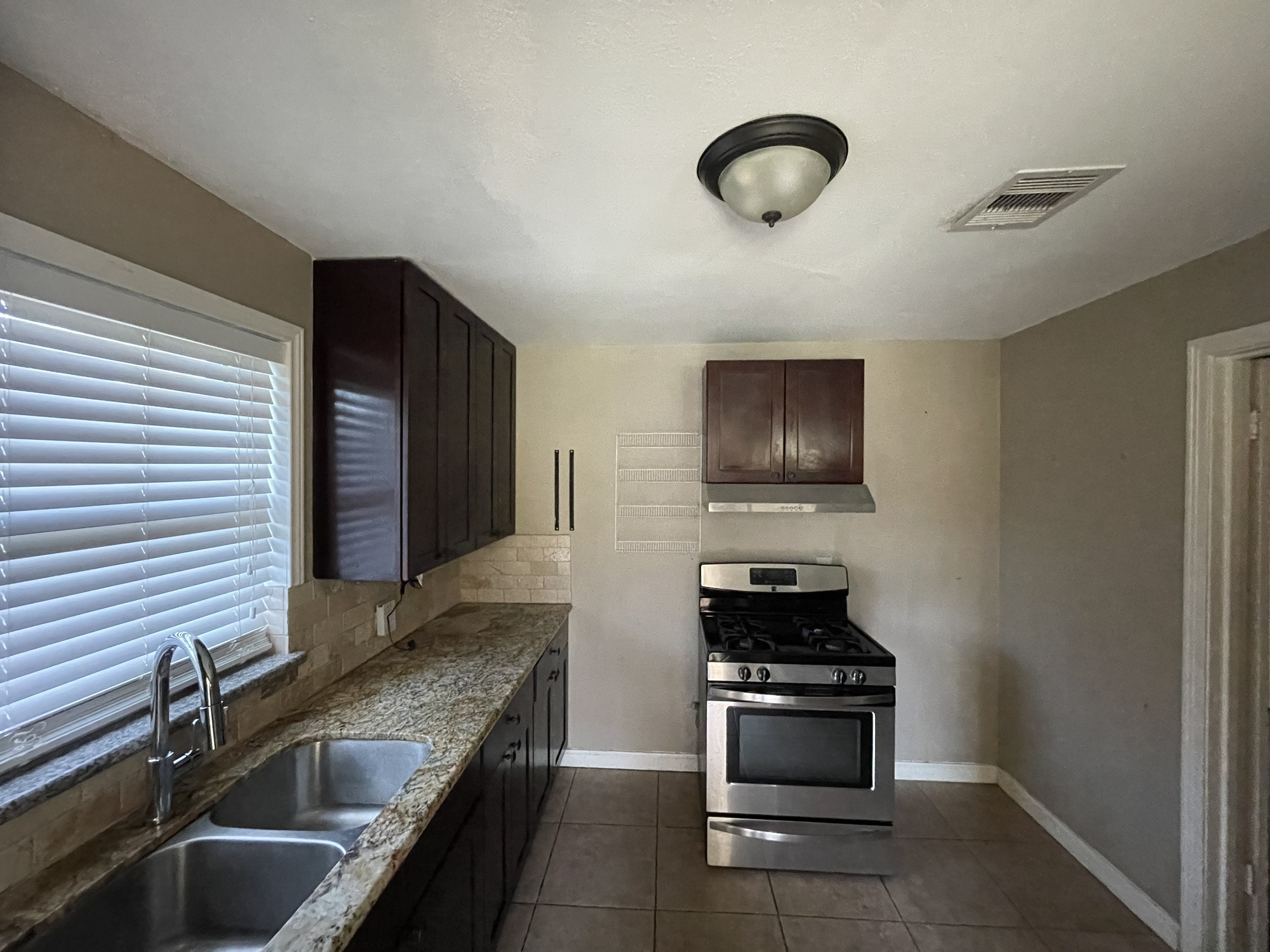 206 Frawley Street Houston, TX 77009 - Photo 12 of 21