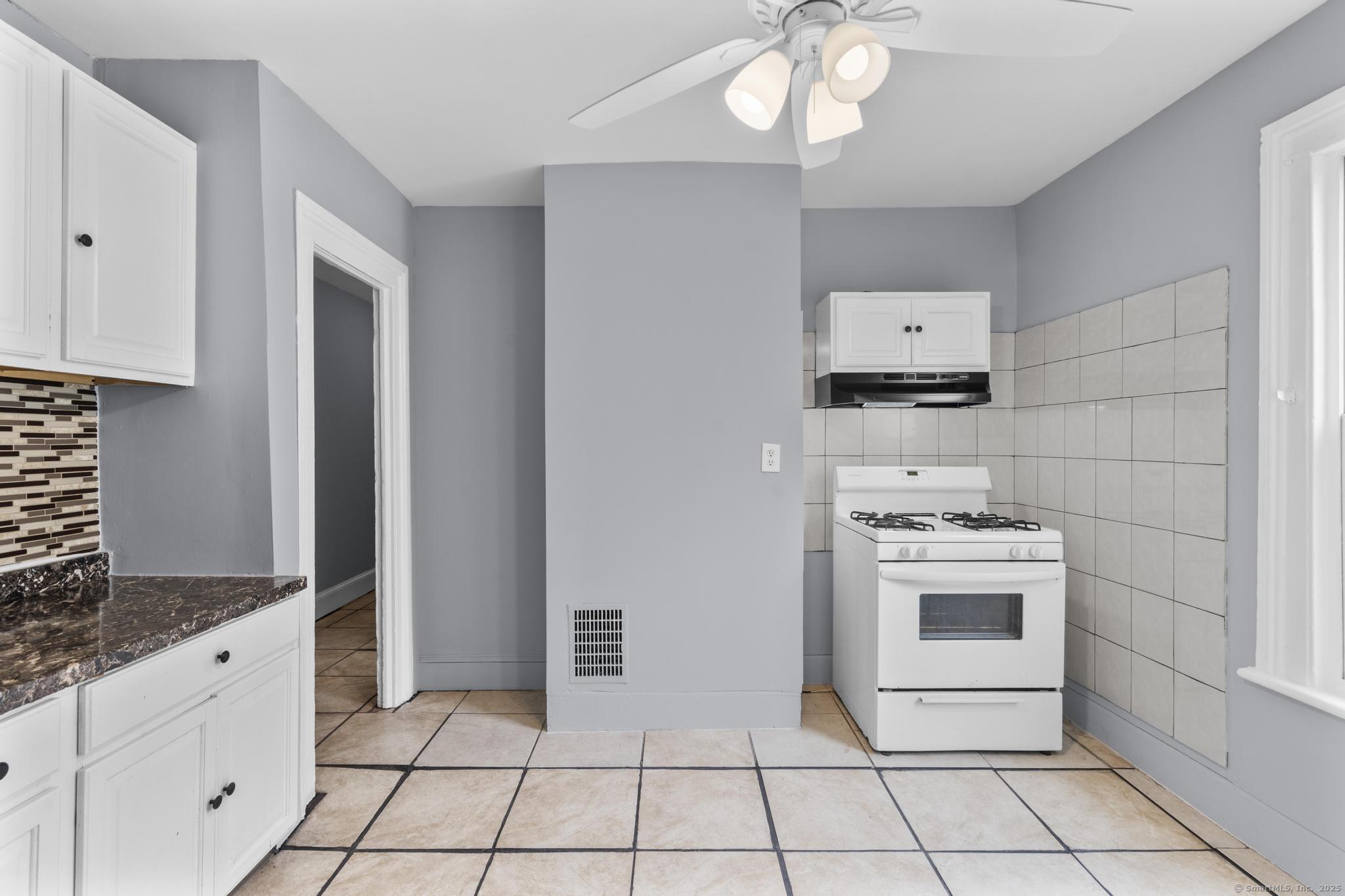 39 Jane Street Bridgeport, CT 06608 - Photo 11 of 28