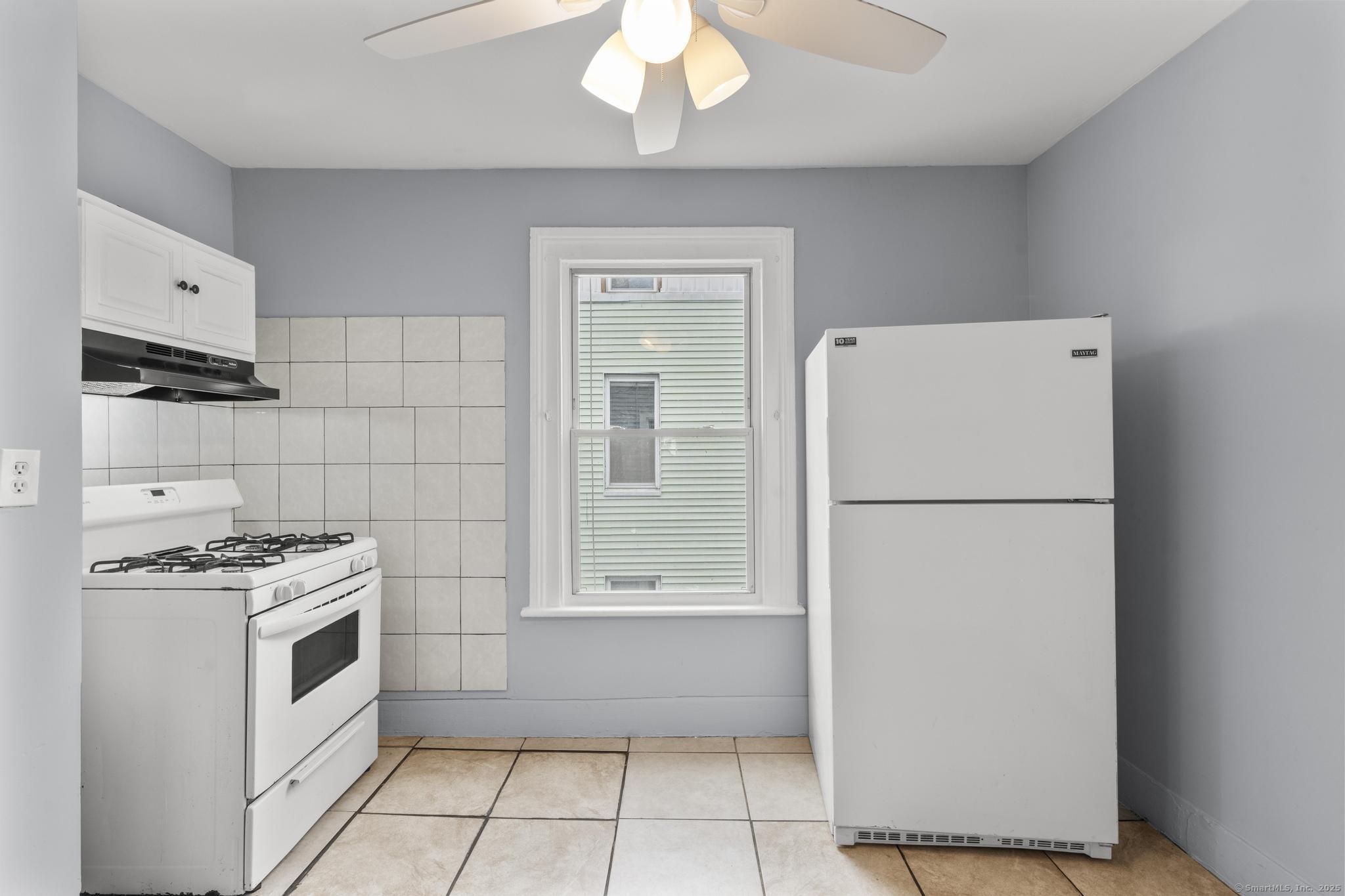 39 Jane Street Bridgeport, CT 06608 - Photo 12 of 28