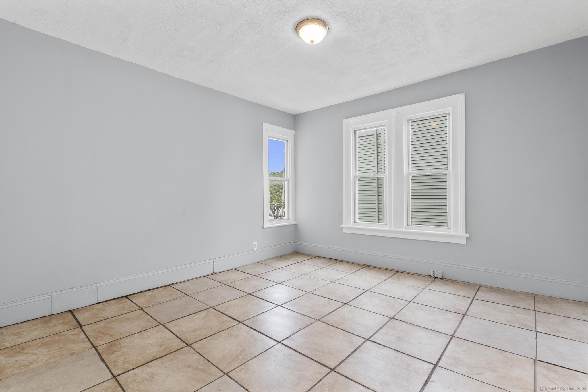 39 Jane Street Bridgeport, CT 06608 - Photo 17 of 28