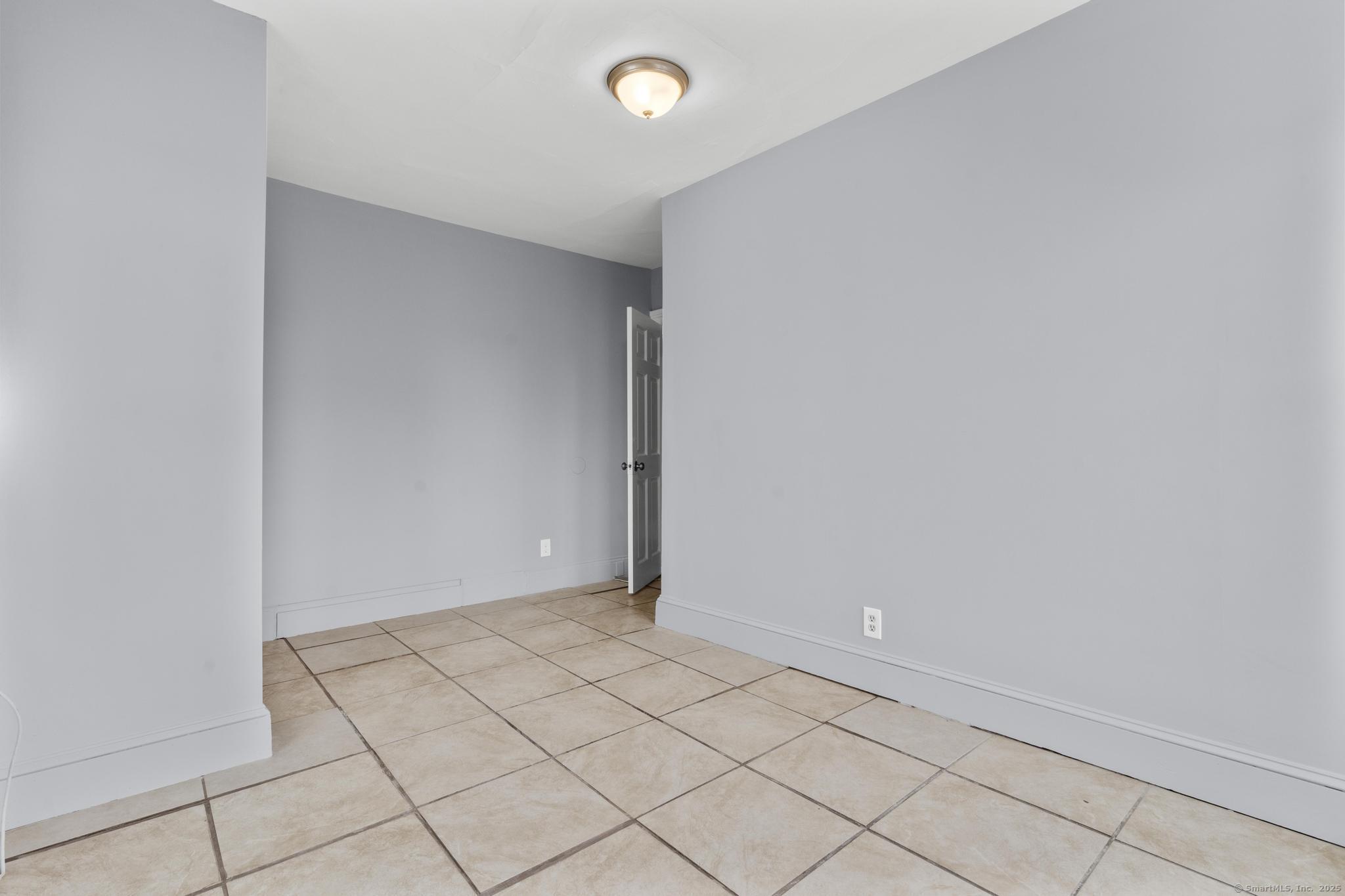 39 Jane Street Bridgeport, CT 06608 - Photo 18 of 28