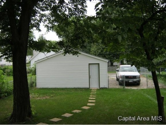 1905 North 10th Street Springfield, IL 62702 - Photo 4 of 24