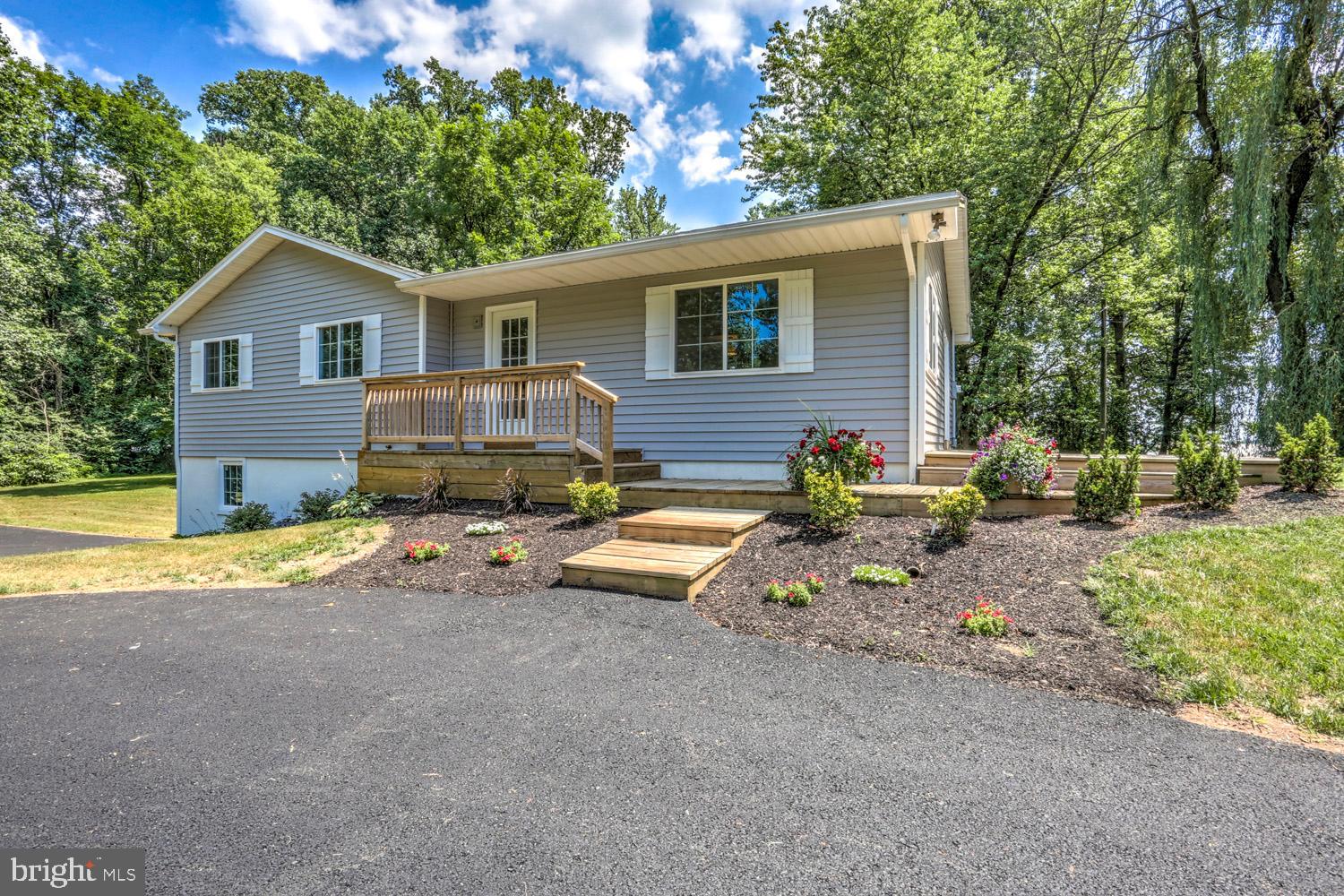 240 Park Avenue Lititz, PA 17543 - Photo 1 of 47 Gallery Image 1